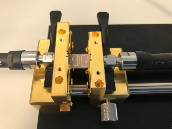 filtre passe bande céramique à forte permittivité er 90